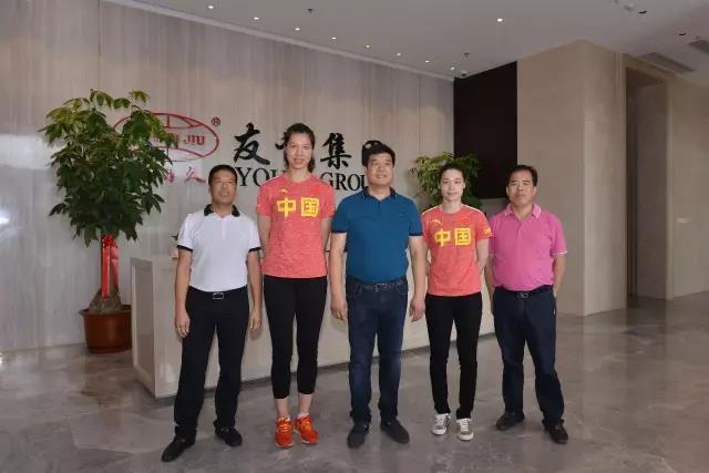 融籍女排奥运冠军，徐云丽、林莉到访冰球突破集团总部